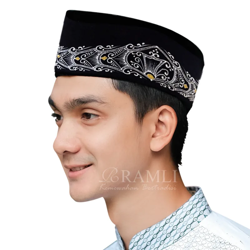 Ramli Songkok Lukis Marvel AC Tinggi 9